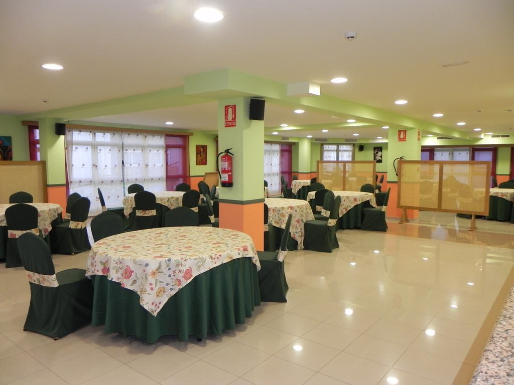 Hotel Restaurante Pizzeria Abc Laracha Kültér fotó
